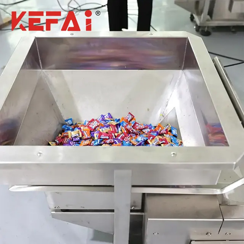 Detall de la màquina d'envasat de caramels KEFAI 2